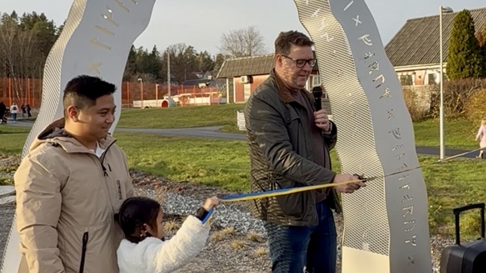 Skånstaparken invigs av Mathias Lindow (L), kommunalråd.